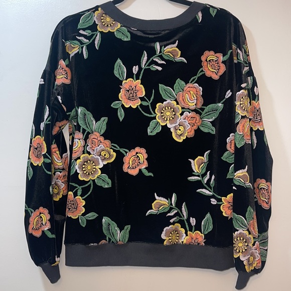 NWOT BCBG Floral Black Velour Sweatshirt Sweater - Picture 5 of 9